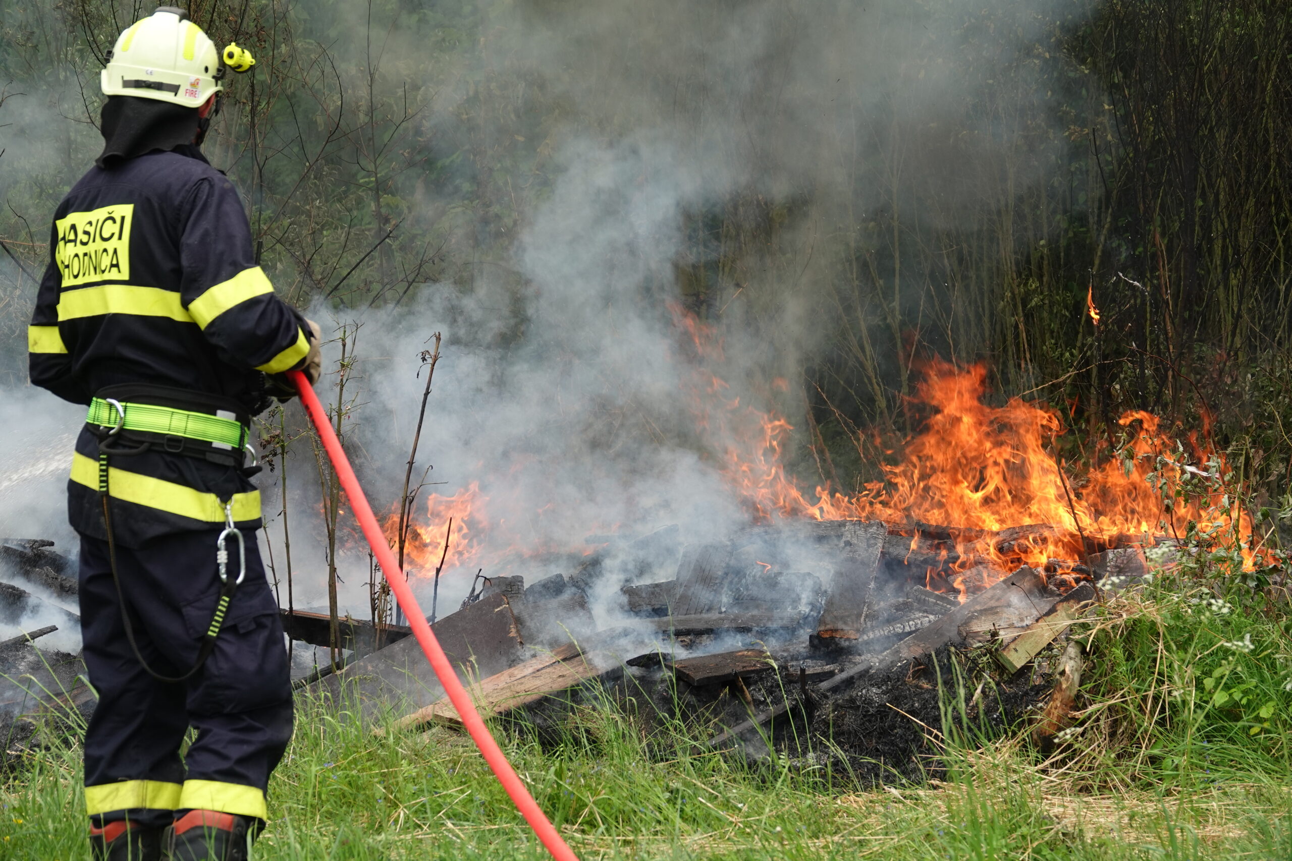 Zlepšenie cezhraničnej spolupráce v oblasti bezpečnosti obyvateľstva vrátane krízového riadenia prostredníctvom dovybavenia jednotiek Dobrovoľného hasičského zboru a spoločných aktivít záchranných služieb v obciach Ochotnica Dolna, Veľká Franková a Ochodnica